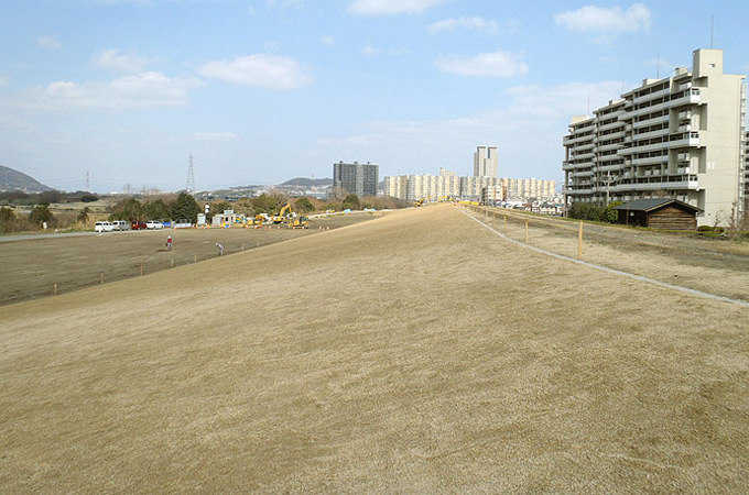 樟葉地区堤防強化工事